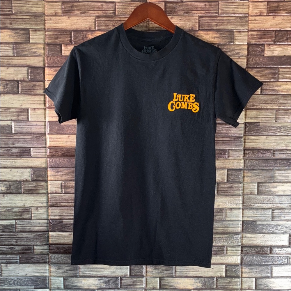 EUC Small Luke Combs Unisex-Adult Standard Gettin' Old Album Tee Black T-Shirt